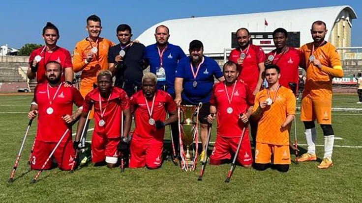 İzmir’in ampute futbol takımı Türkiye ikincisi oldu