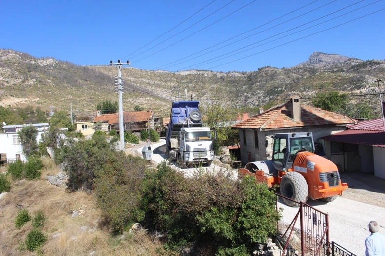 Manavgat Sırtköy Mahallesi Grup Yolu asfaltlanıyor