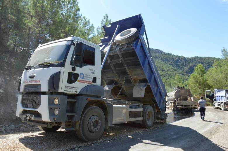 Çaltılıçukur ve Murtiçi grup yolunda sathi asfalt çalışması