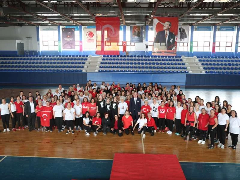 ODUNPAZARI’NIN KADINLARINDAN CUMHURİYET’İN 100’ÜNCÜ YILINA ÖZEL SPOR GÖSTERİSİ