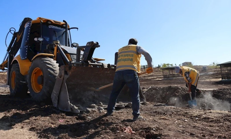 Şanlıurfa Büyükşehir Belediyesi’nden Siverek İlçesinin 3 Farklı Noktasında Park Çalışması