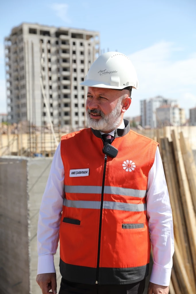 BAŞKAN ÇOLAKBAYRAKDAR,“KENTSEL DÖNÜŞÜMLE ŞEHRİN GELECEĞİNİ GARANTİYE ALIYORUZ”