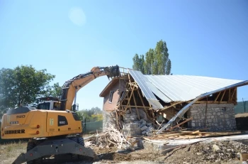 Kaçak Villa İnşaatı Yerle Bir Edildi