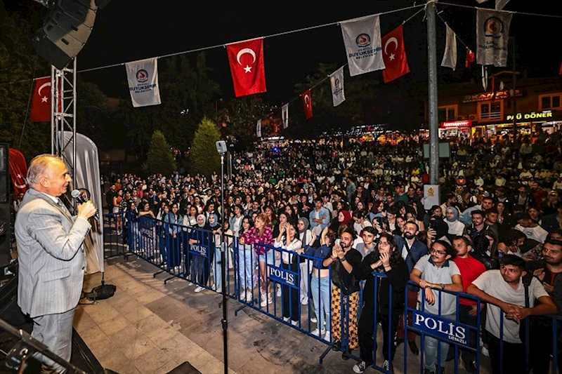 Başkan Zolan gençlerin festival coşkusuna ortak oldu