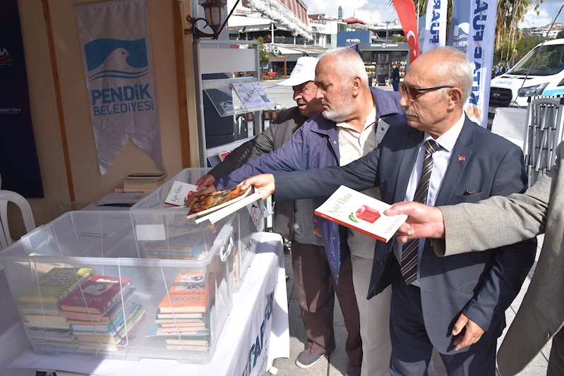 Deprem bölgesindeki okullara kitap bağışladılar