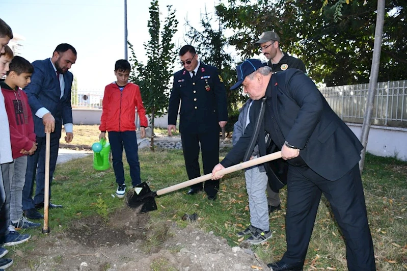 Başkan Şahin, “Çocuklarımız İçin, Daha Yeşil Türkiye İçin Türkiye Yüzyılına Nefes Olduk”