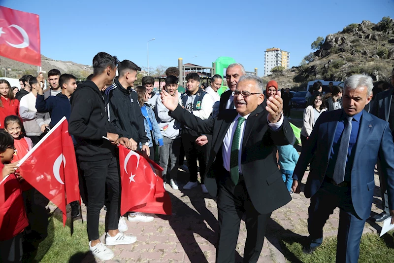 Büyükkılıç: “Bu Bizim İşimiz Değil” Demedik, “İnsanı Yaşat ki Devlet Yaşasın” Dedik