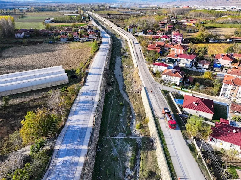 Kelkit Mahallesi Kırkpınar Caddesinde 2500 metre uzunluğunda, çift kat sathi kaplama asfalt çalışmasını tamamladı.