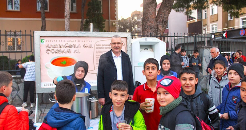 Karacabey’de “Bardağınla gel, çorbanı al” etkinliği ile sıfır atığa dikkat çekildi