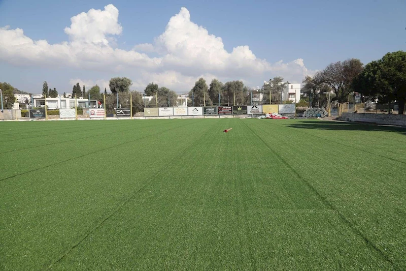 TURGUTREİS FUTBOL SAHASI YENİLEME ÇALIŞMALARINDA SON AŞAMAYA GELİNDİ