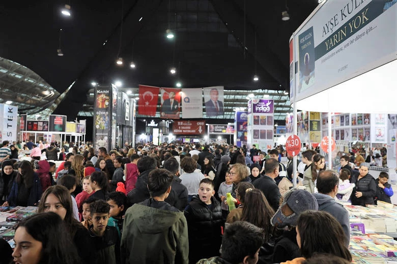 13. Antalya Kitap Fuarı’nda yerel yazarlar kitaplarını tanıtıyor