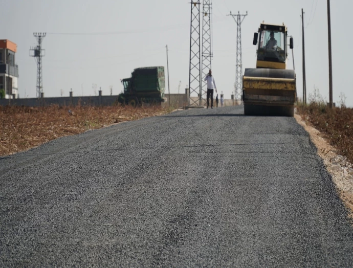 BAŞKAN CANPOLAT İLE HALİLİYE KIRSALINDAKİ YOLLAR ASFALTLA BULUŞUYOR