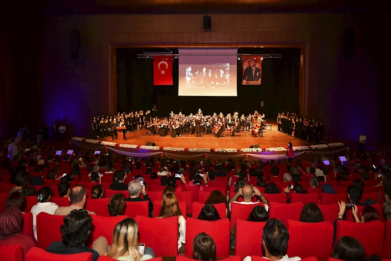 Özdülger, ‘Cumhuriyetimizin 100. Yılı Atatürk’ü Anma Konseri’ne Katıldı