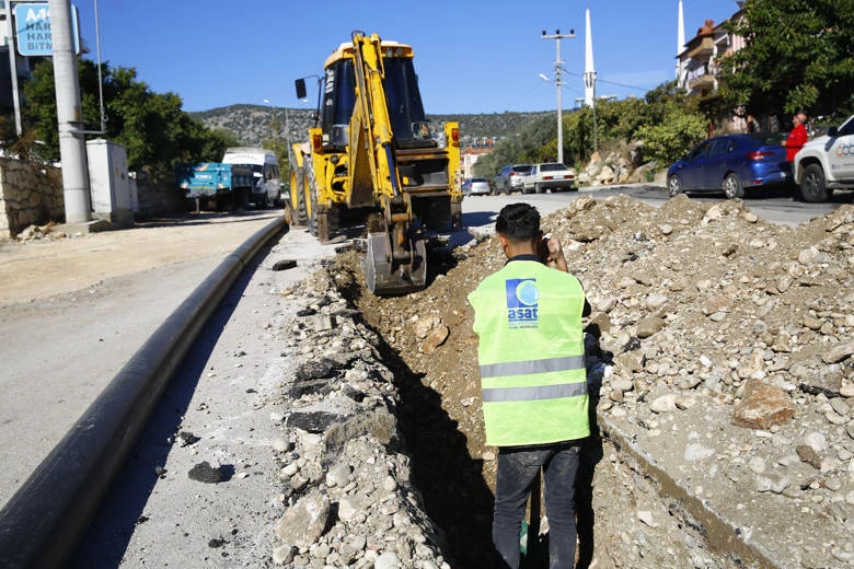 Büyükşehir Demre Gökyazı’da içme suyu hatlarını yeniliyor