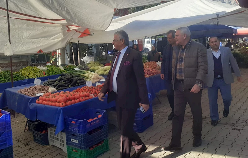 Başkan Topaloğlu, Tekirova pazar yerinde esnafı ziyaret etti