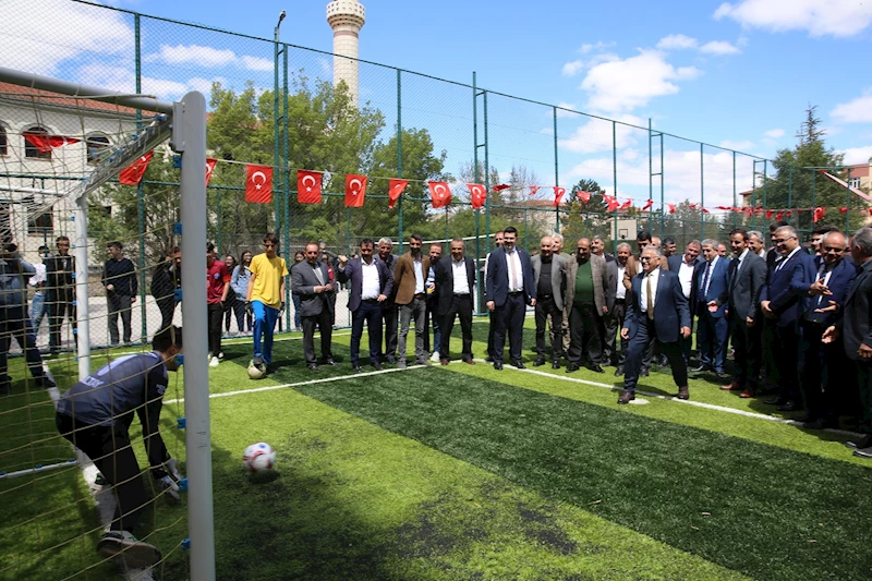 Genç Dostu Büyükşehir’den Kırsala 69 Milyon TL’lik 135 Adet Saha