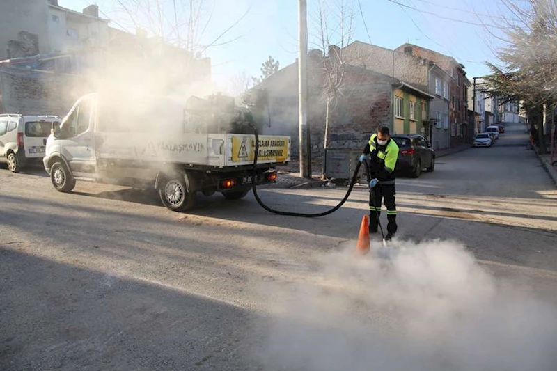 ODUNPAZARI’NDA RÖGAR VE KANALİZASYONLARDA KIŞLAK MÜCADELESİ DEVAM EDİYOR