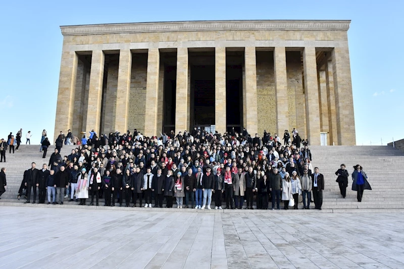 Cumhuriyetin 100. Yılında Manisalı Gençler Atasının Huzurunda