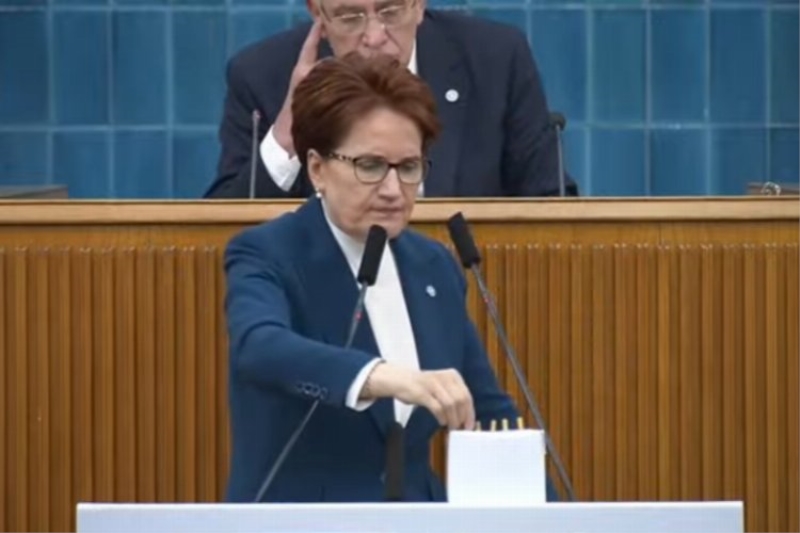 Akşener, Kürsüdeki Kurşunları Yere Attı!!!