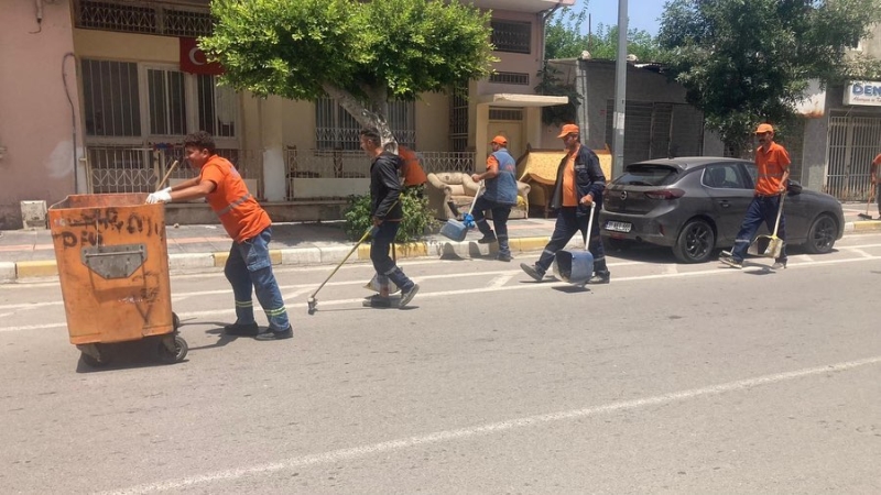 İSKENDERUN BELEDİYESİ TEMİZLİK EKİPLERİ YOĞUN ÇALIŞIYOR