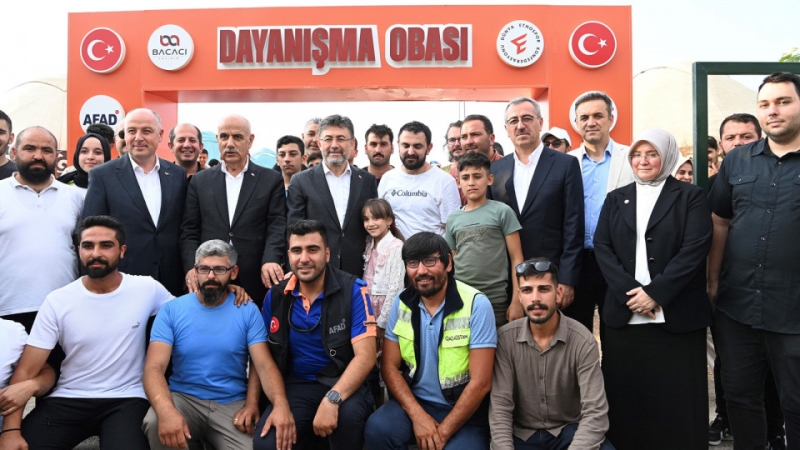 Bakan Yumaklı ve Başkan Güngör’den Dayanışma Obası’nda Bayram Ziyareti