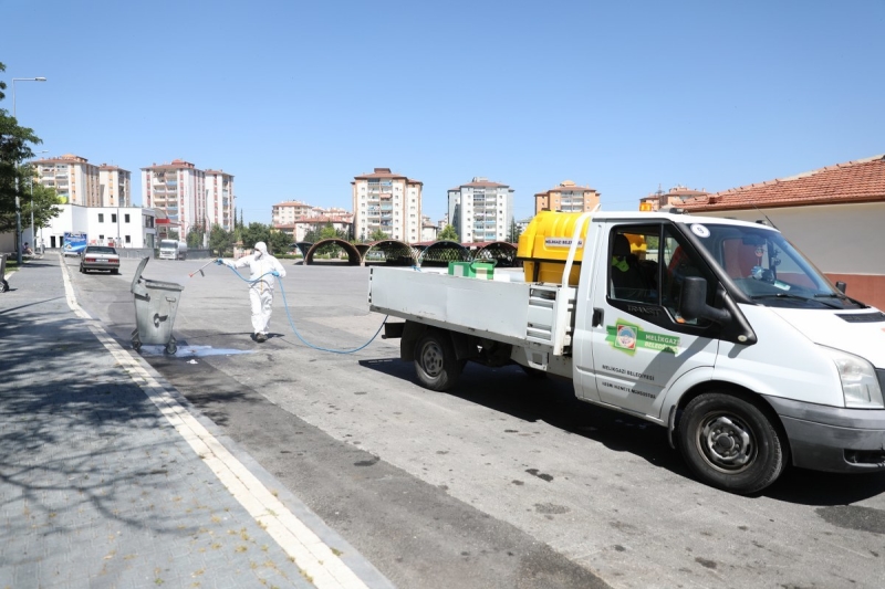 MELİKGAZİ HER MAHALLEDE 7 GÜN İLAÇLAMA YAPIYOR