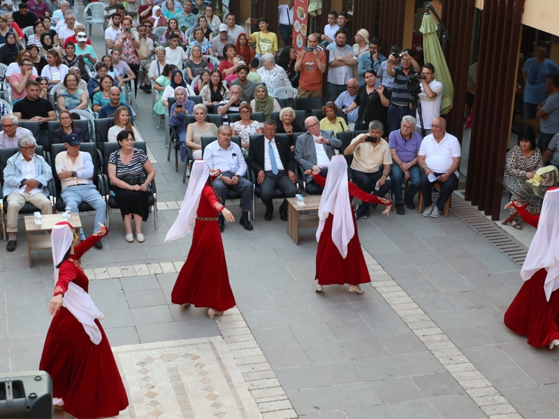 ODUNPAZARI’NDA KIRIM MÜZİK ŞİİR DİNLETİSİ VE HALK OYUNLARI GÖSTERİSİ YAPILDI