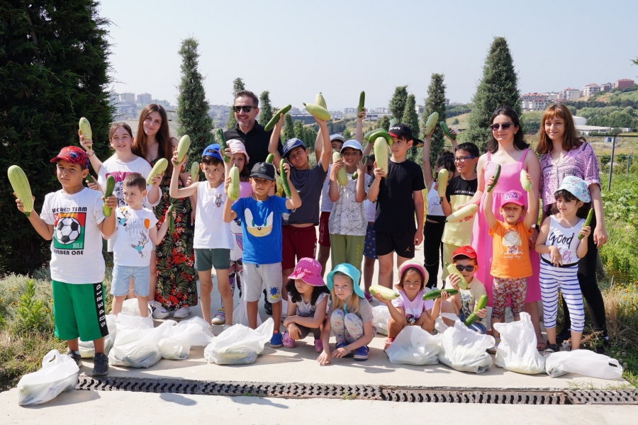 ÖĞRENCİLERİN YAŞAM BAHÇESİ’NDE HASAT HEYECANI 