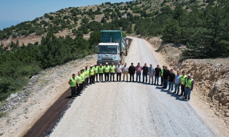 Spil Dağı Yolunda Sathi Kaplama Çalışması Başladı