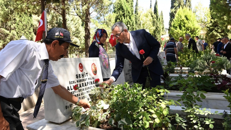 Şehitler Kabirleri Başında Dualarla Yâd Edildi