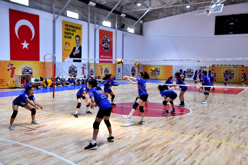 Mersin Büyükşehir’in Voleybol Kursu Yaz Döneminde De Devam Ediyor