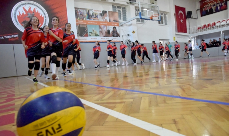 Büyükşehir Yaz Spor Okulu’nda voleybola yoğun ilgi