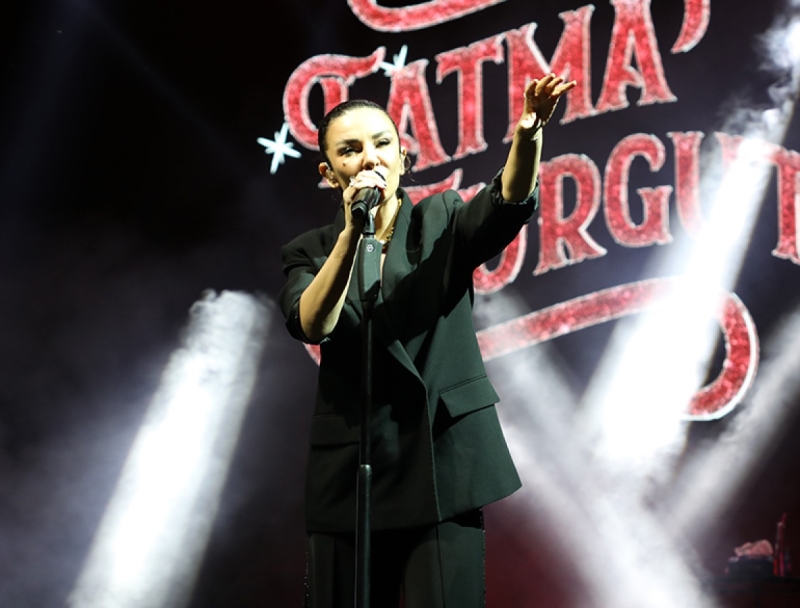 FATMA TURGUT SAHNE PERFORMANSI İLE TAM NOT ALDI