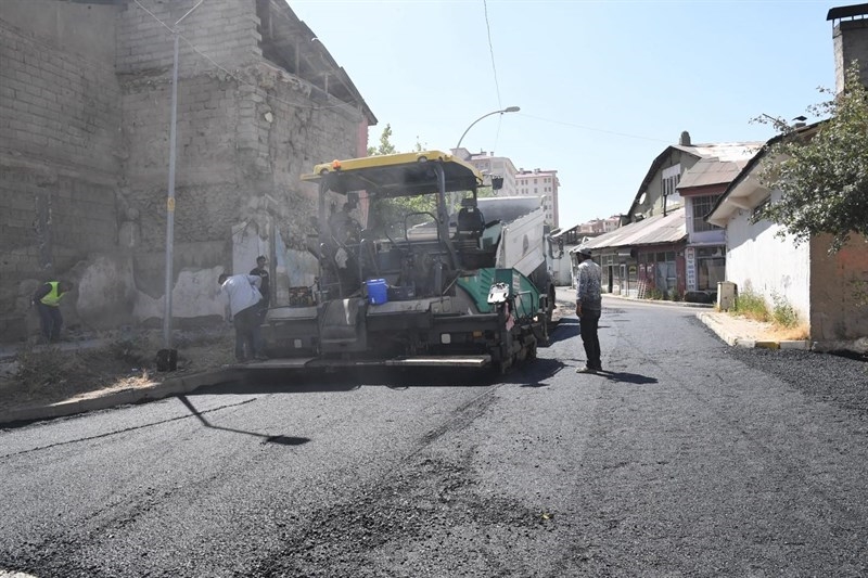 YUKARI ÇARŞI BÖLGESİNİN ÜSTYAPI ÇALIŞMASI DEVAM EDİYOR