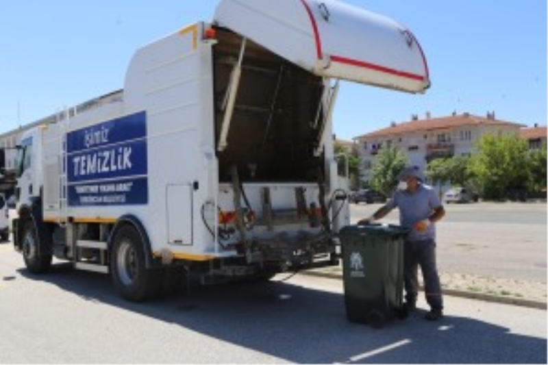 Çöp Konteynerleri düzenli olarak yıkanarak dezenfekte ediliyor