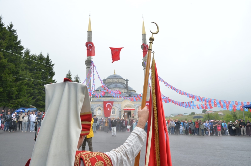 HAÇKALI HOCA DUALARLA ANILDI