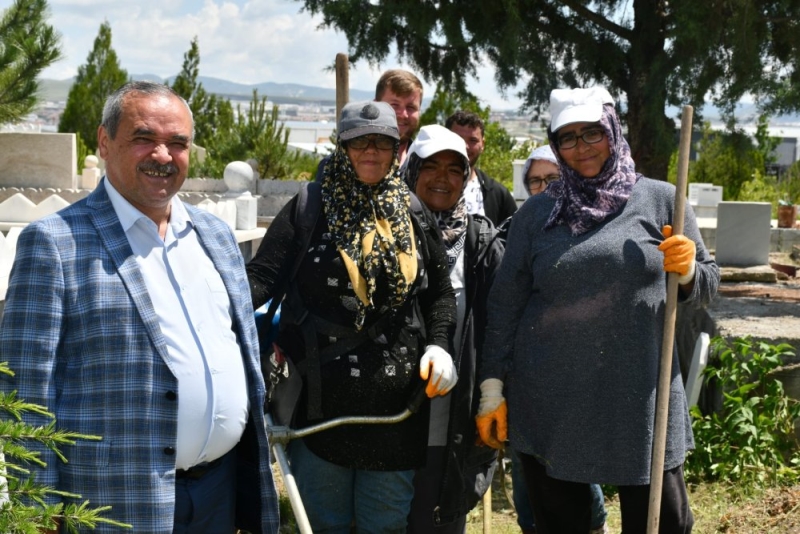 Başkan Şahin, Asri Mezarlıkta Devam Eden Çalışmaları İnceledi