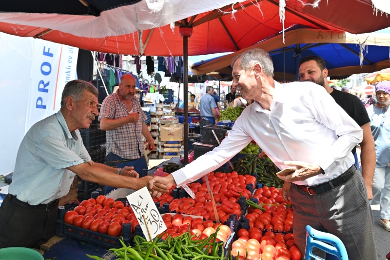 Başkan Uzunlar semt pazarlarında vatandaşla buluştu