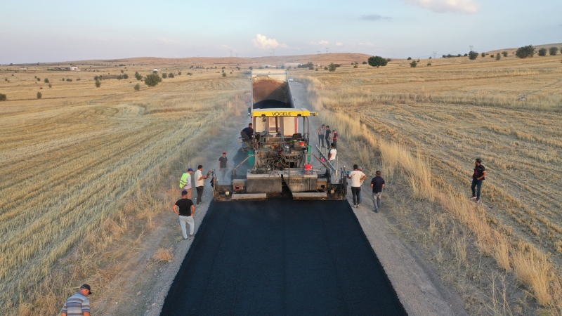 Büyükşehir, Çevril-Taşhan Arasındaki Yolda Kısa Sürede Asfalt Çalışmasına Başladı