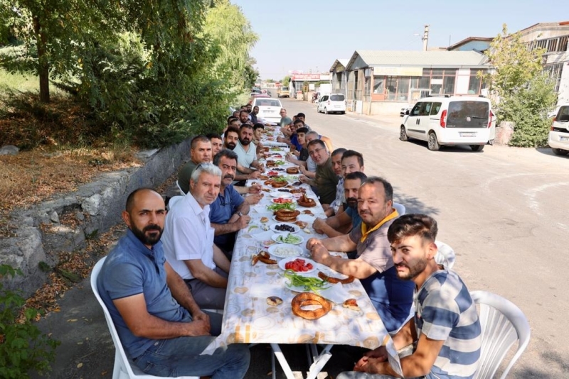 Ak Parti Nevşehir Milletvekili Özgün Ve Belediye Başkanı Savran, Sanayi Esnafı İle Kahvaltıda Bir Araya Geldi