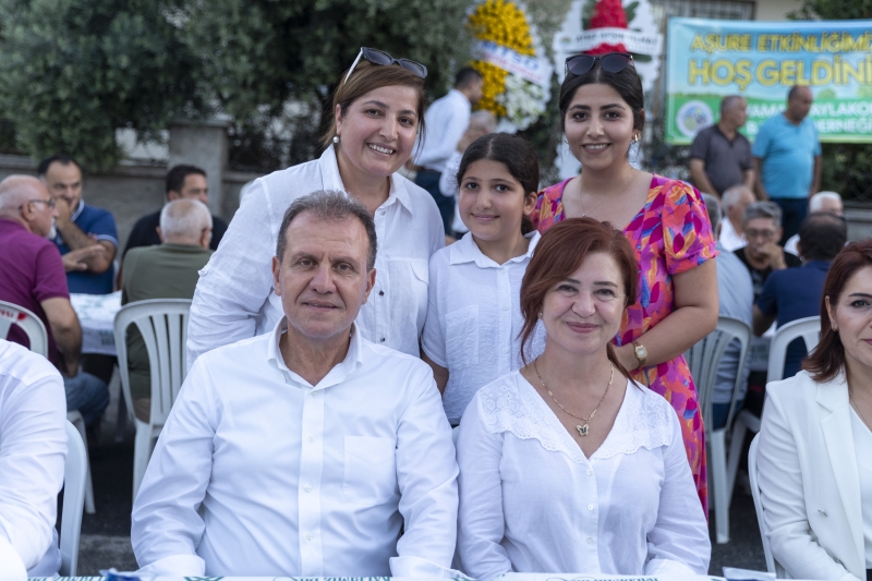 Başkan Seçer, Aşure Lokmasını Mersinliler İle Paylaştı