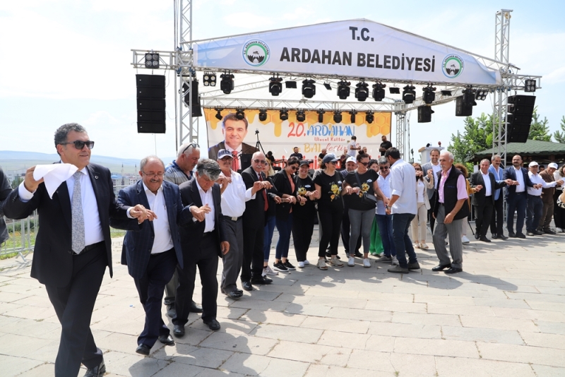 BAL FESTİVALİ BÜYÜK BİR COŞKUYLA BAŞLADI