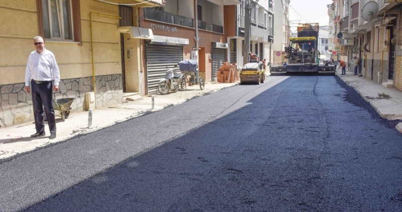 Karacabey’de asfalt ve parke taşı çalışmaları hızla devam ediyor