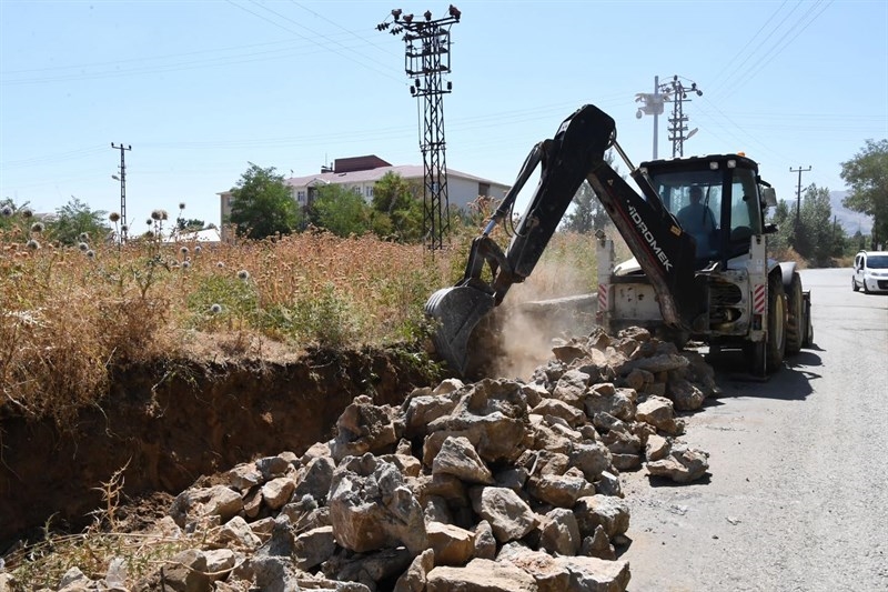 BAĞLAR MAHALLESİ’NDE YOL GENİŞLETME ÇALIŞMASI