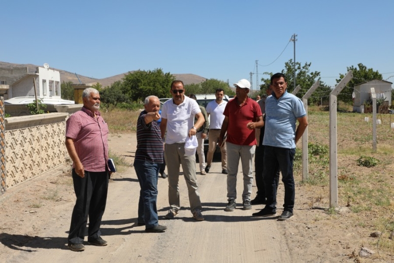 Belediye Başkanımız Av. Mustafa İlmek, Büyük Kum- Küçük Kum mahallelerinde yapılacak çalışmalar öncesi bölgede incelemelerde bulundu.