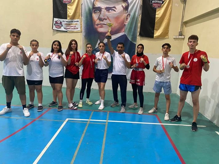 KickBoks’ta Bayraklı farkı