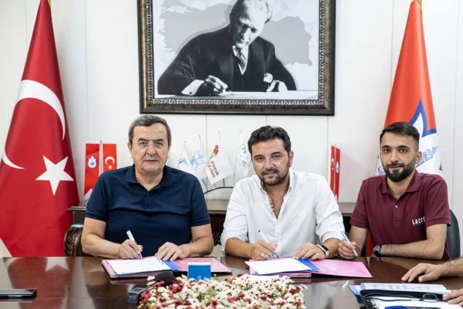 Konak’ta İmzalar Sokak Emekçileri İçin Atıldı