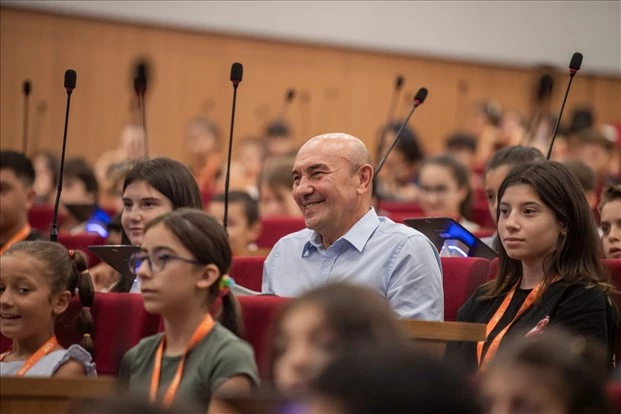 İzmir Büyükşehir Belediyesi çocukların güçlü fikirleriyle yönetilecek