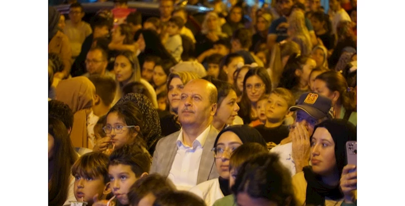 Şuhut Belediyesi 15.Zafer Haftası Kültür ve Sanat Etkinlikleri Programlarımızın Açık Hava Çocuk Sineması İle Açılışını Gerçekleştirdik.