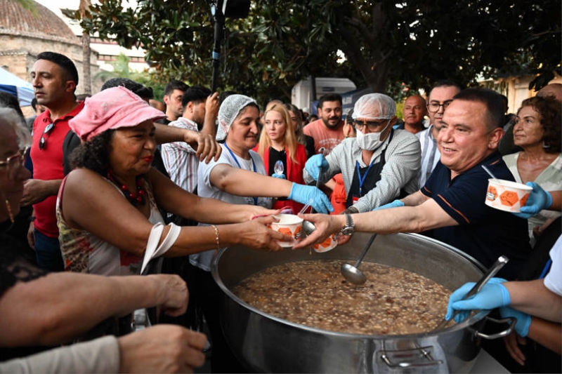 Başkan Böcek Alevi Bileşenleri’nin Aşure etkinliğine katıldı